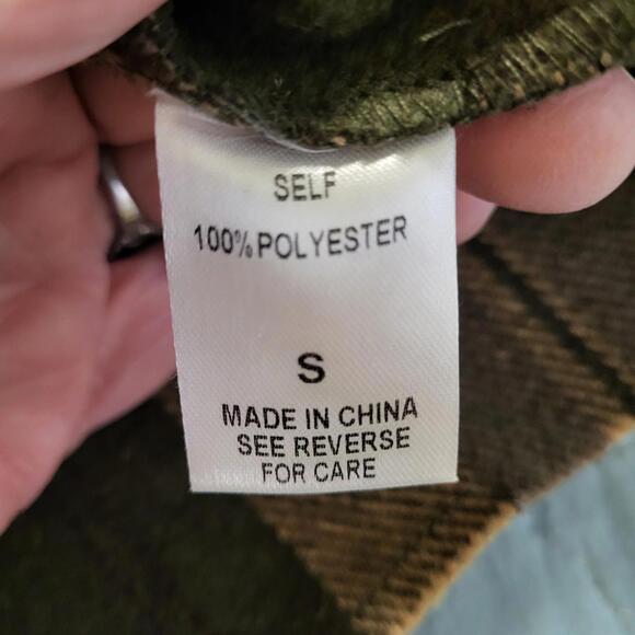 Haptics plaid flannel shacket with large silver buttons and studded cuffs sz S - Picture 9 of 9